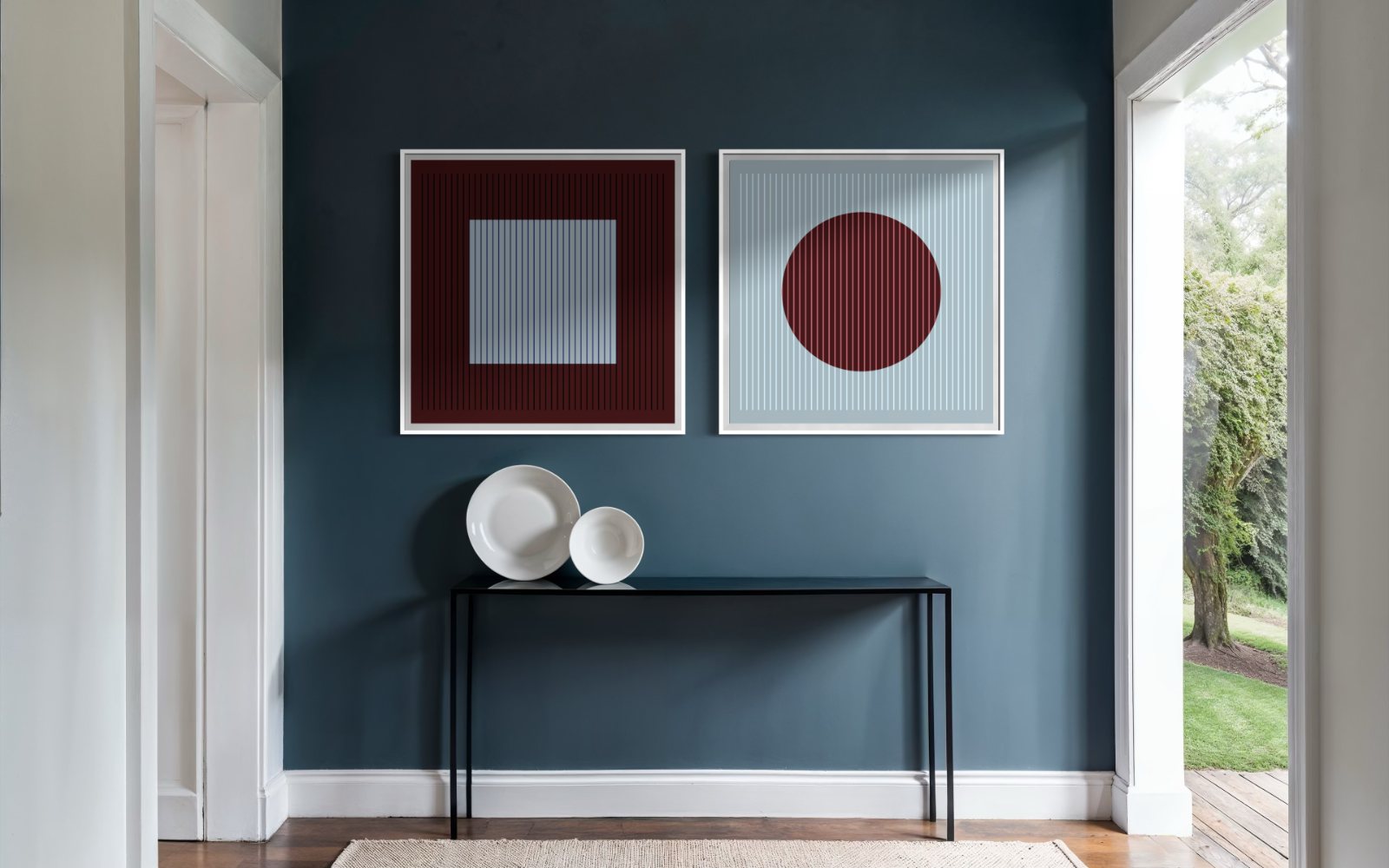 Díptico de la serie Vibrato sobre una pared azul petróleo