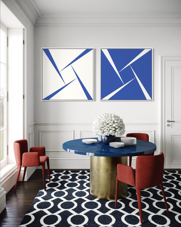 Díptico de la serie Intersección en un comedor de sillas terracota